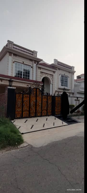1 Kanal (50x90) Ultra Luxury Designer Facing Park House ForSale
