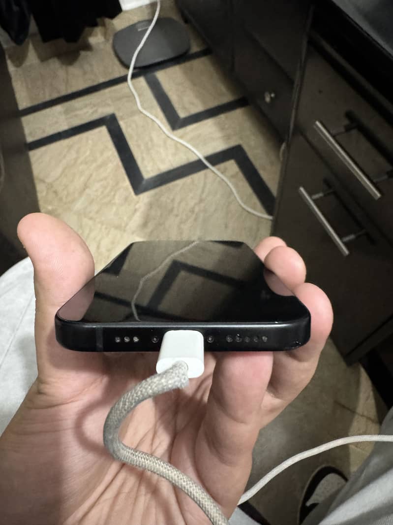 Apple iPhone 15 4