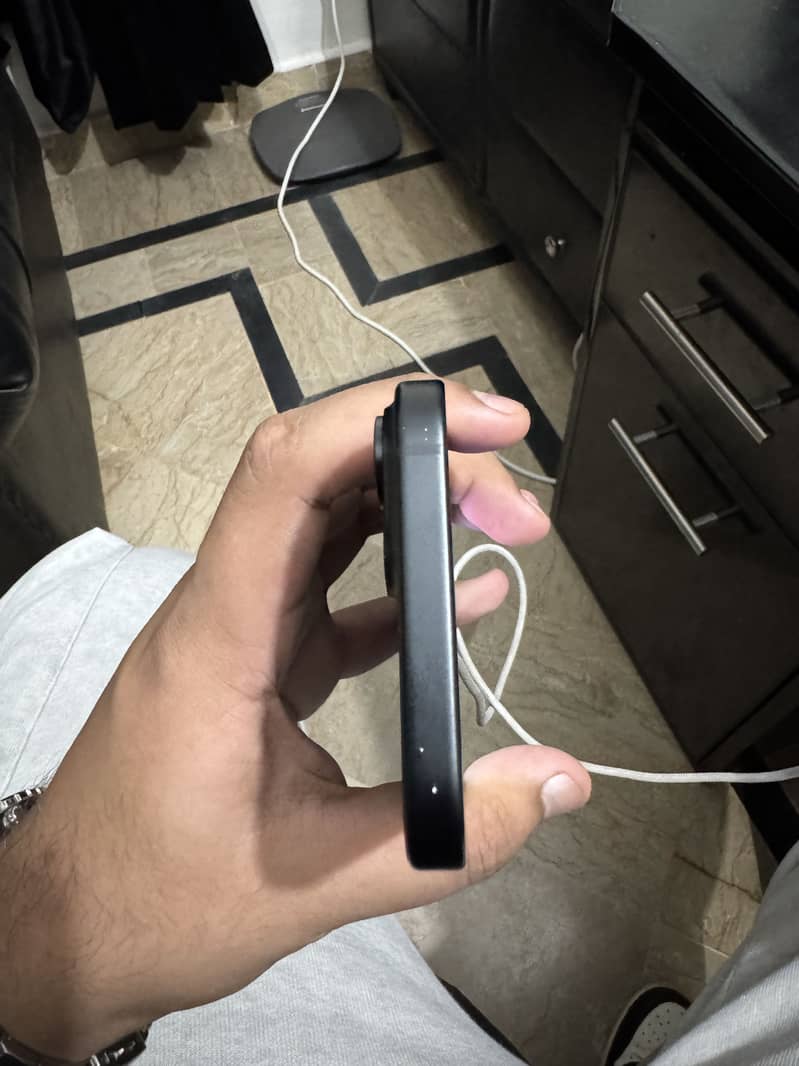 Apple iPhone 15 5
