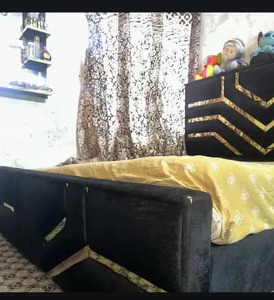 bed side tables with mattress