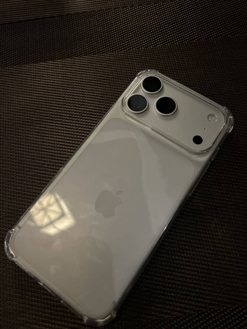 Apple iPhone 17 Pro Max 1