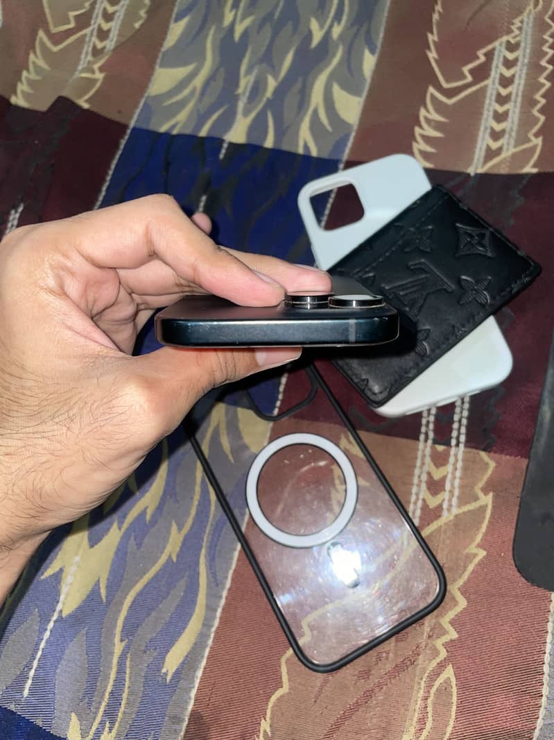 Apple iPhone 15 4