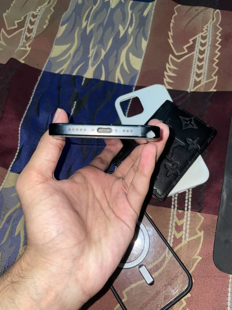 Apple iPhone 15 5