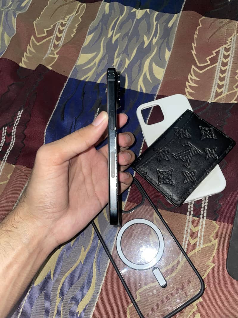 Apple iPhone 15 7