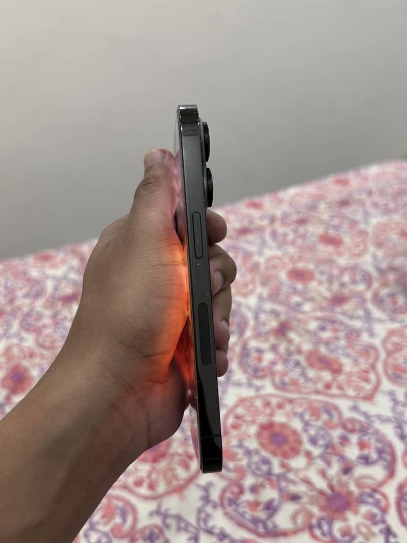 Apple iPhone 14 Pro 2