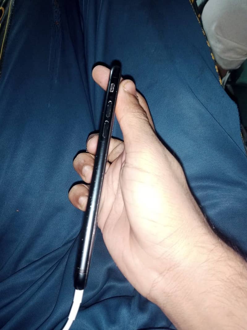 Apple iPhone 7 2