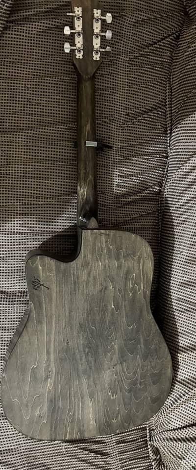 An Acoustic Guitar for sale HiVoLT!!