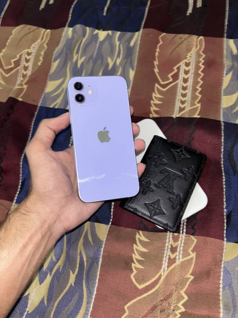 Apple iPhone 12 4