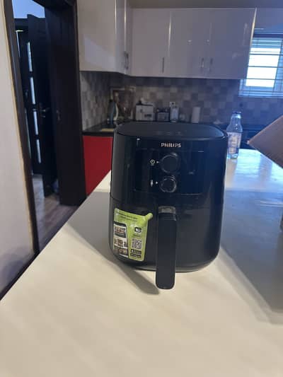 Philips Air Fryer 4.1 L - 0.8Kg. Used for a few months.