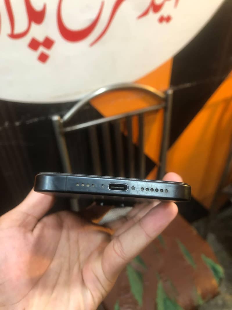 Apple iPhone 15 Pro Max 3