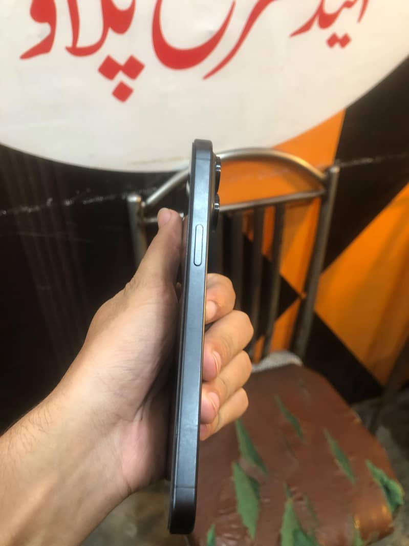 Apple iPhone 15 Pro Max 4