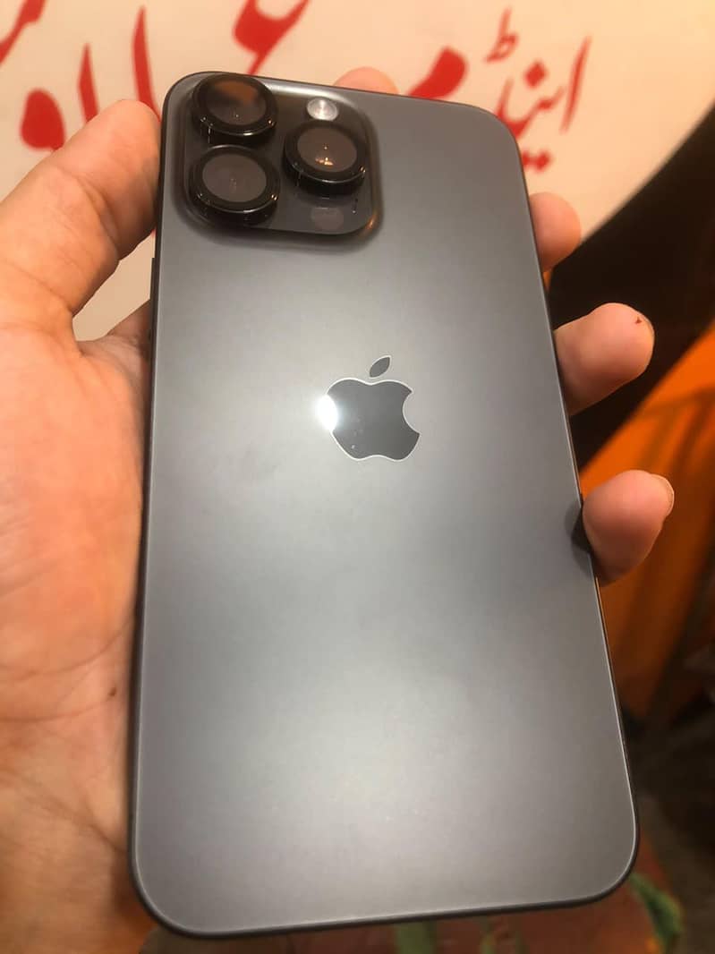 Apple iPhone 15 Pro Max 9