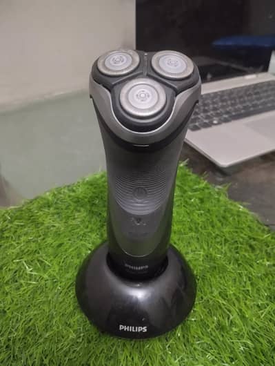 Philips shaver with charger