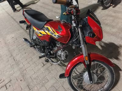 Honda CD70 Dream 2025
