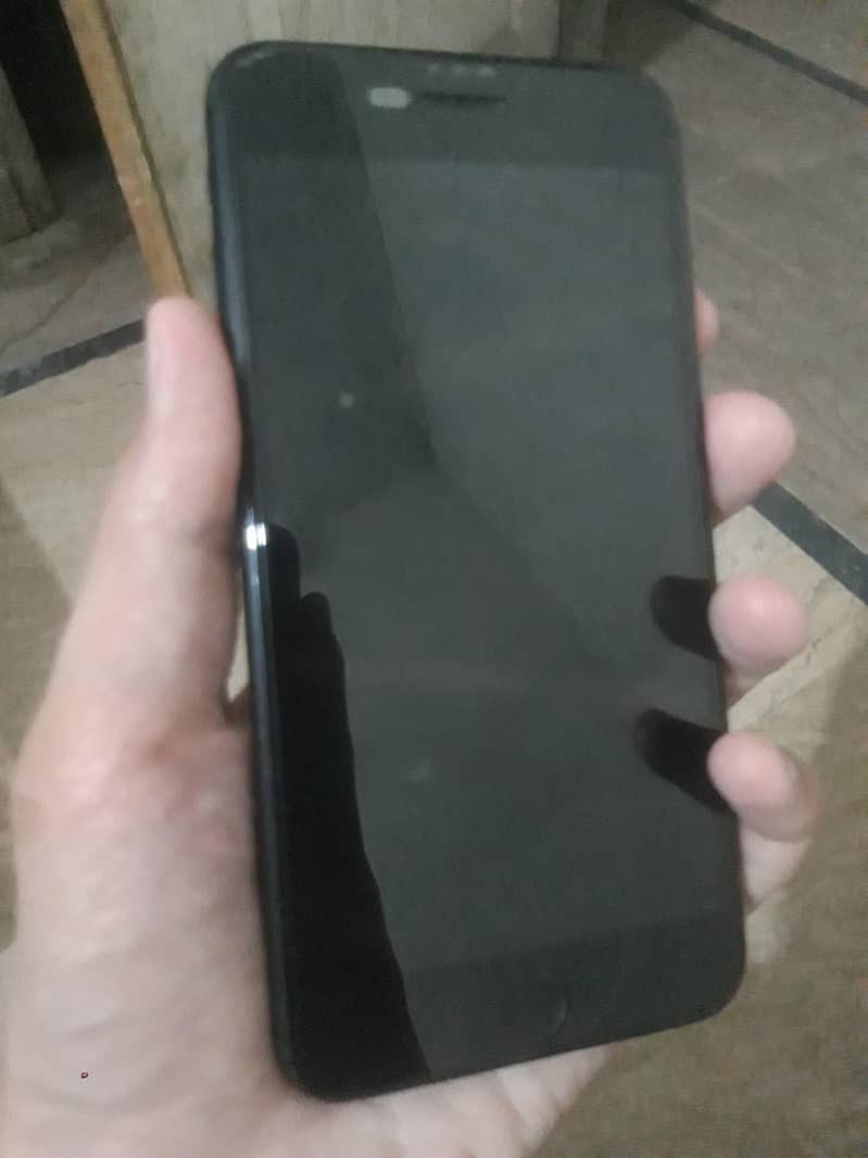 Apple iPhone 7 Plus 1
