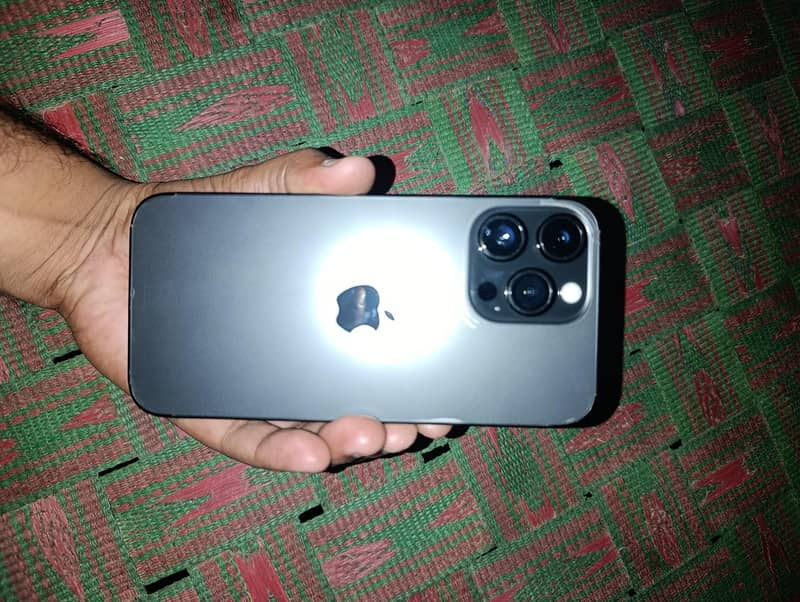 Apple iPhone 14 Pro Max 0