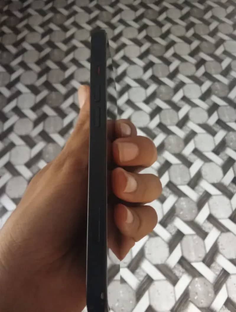 Apple iPhone 13 6