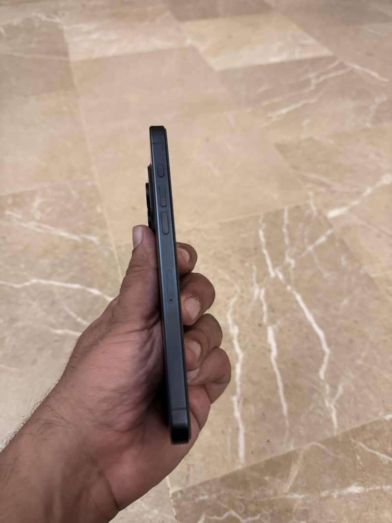 Apple iPhone 15 Pro Max 6