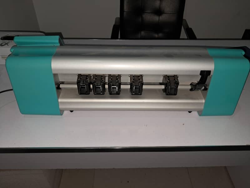 Vinyl Cutting Plotter / Sticker Cutting Machine - Good Condition 1