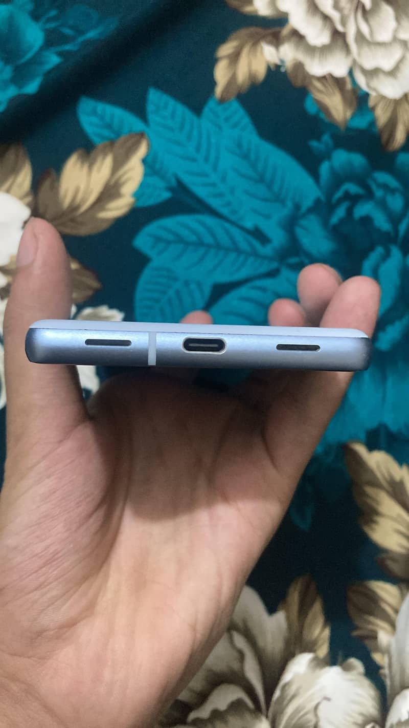 Google Pixel 7a 5