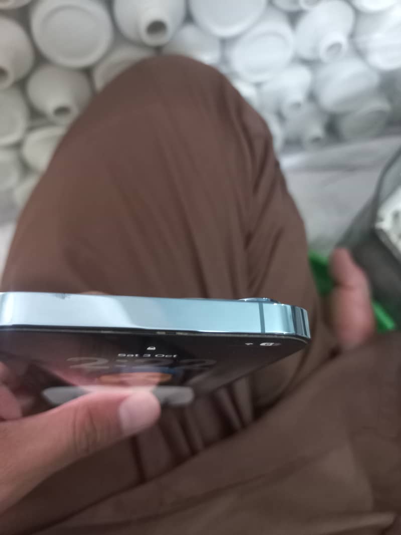 Apple iPhone 13 4