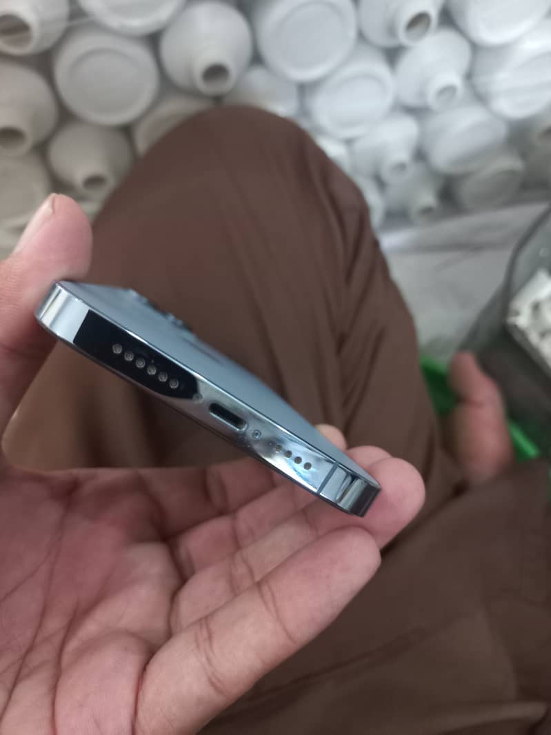 Apple iPhone 13 6