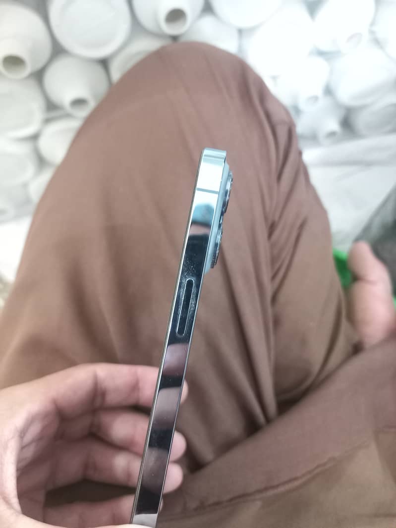 Apple iPhone 13 7