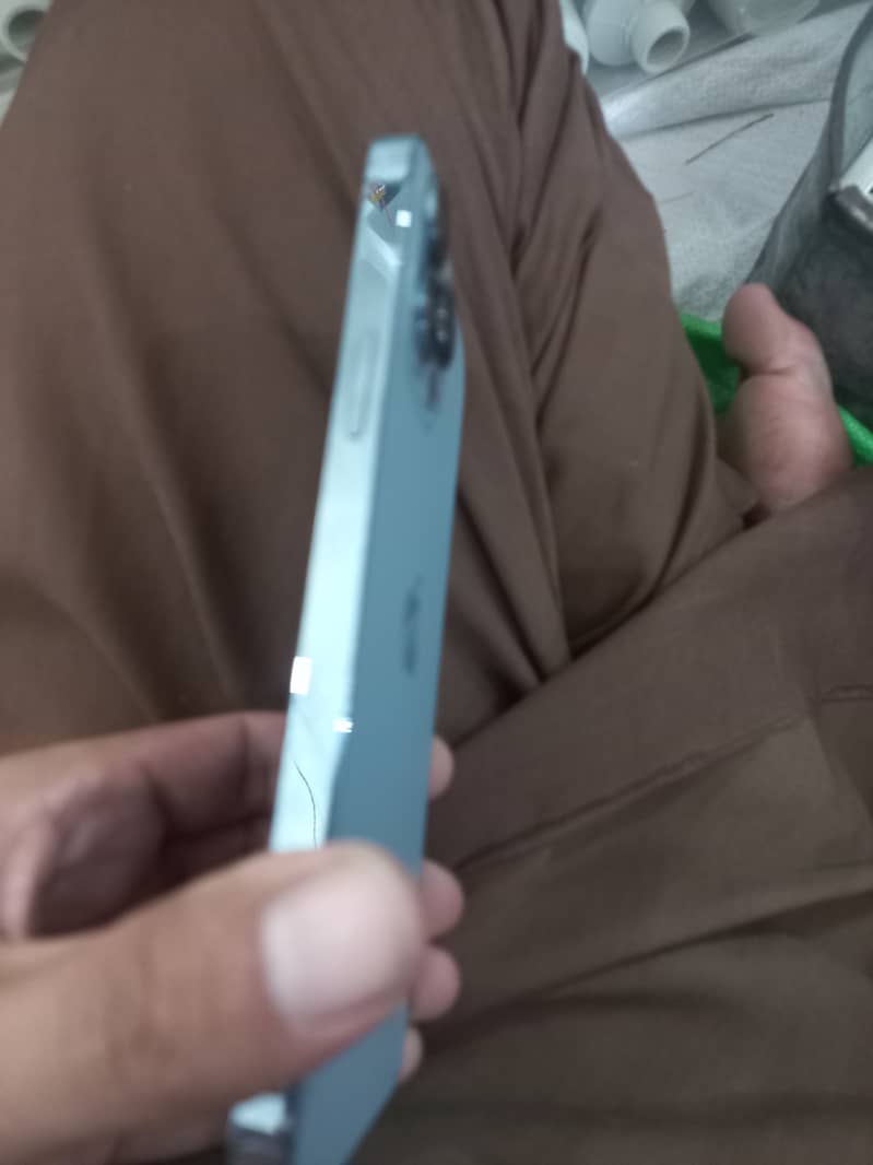 Apple iPhone 13 8