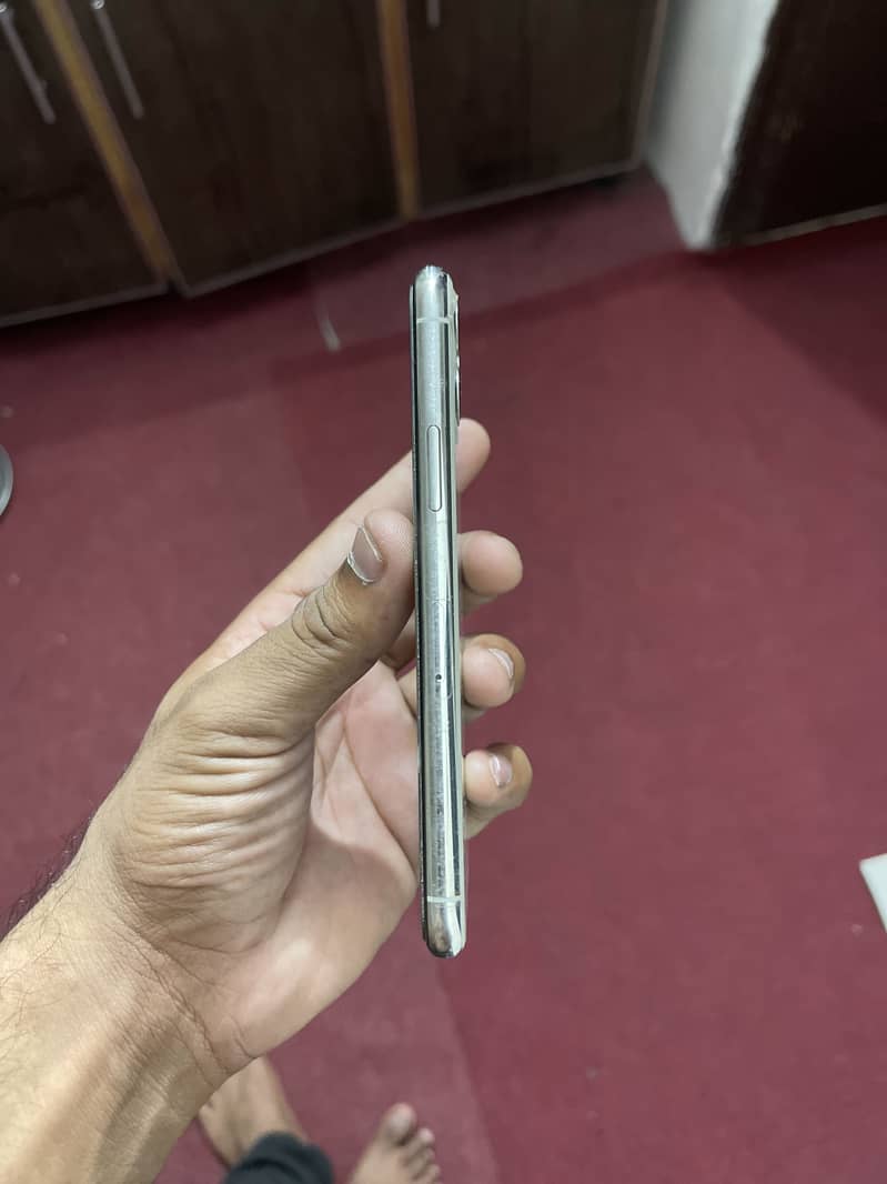 Apple iPhone 11 Pro 1