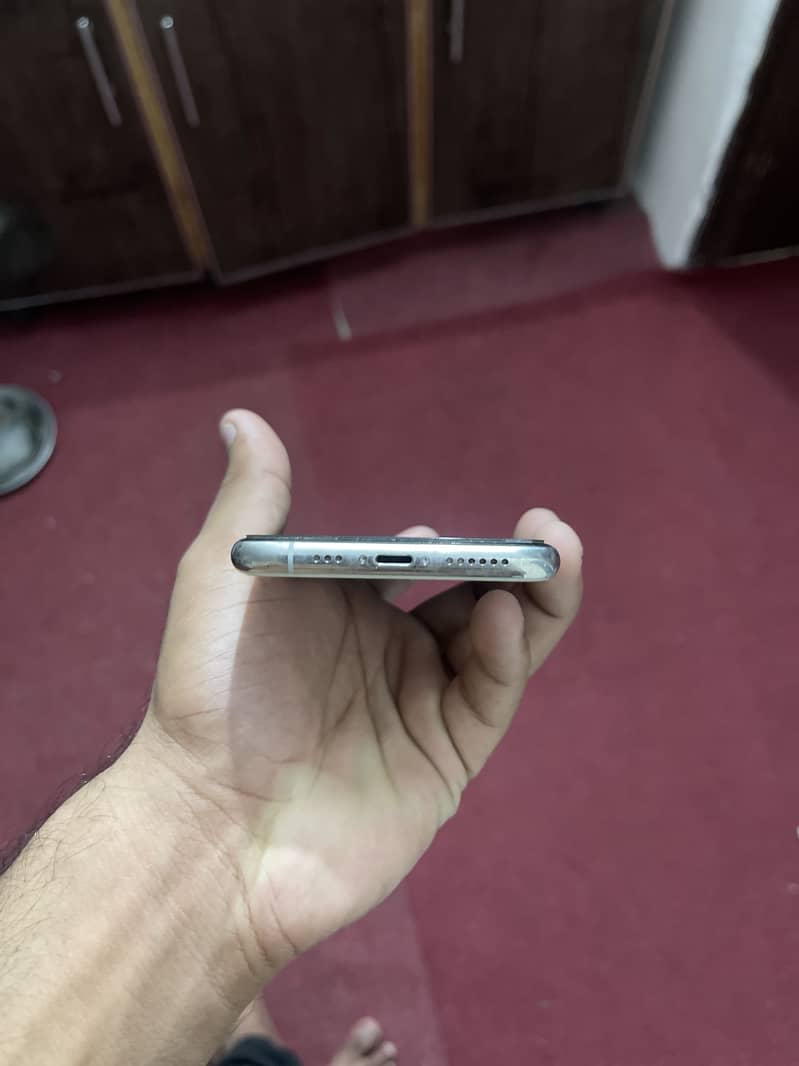 Apple iPhone 11 Pro 4
