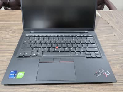 LENOVO X1 CARBON Gen 10 - The Boss Machine