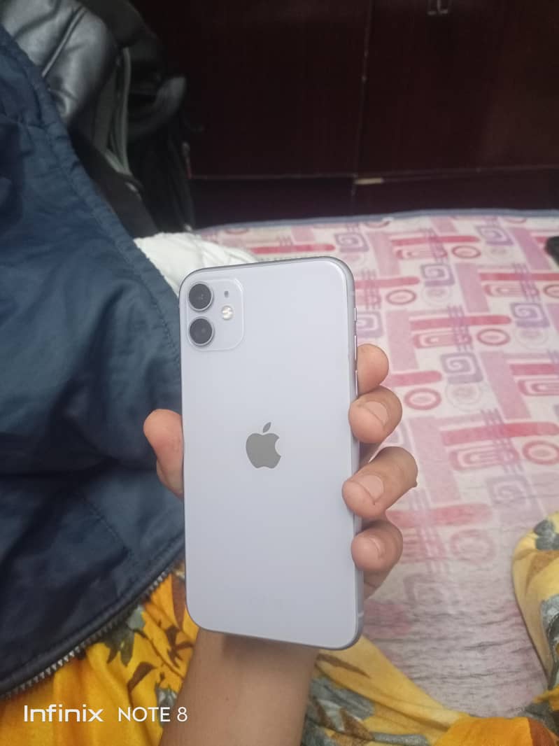 Apple iPhone 11 4