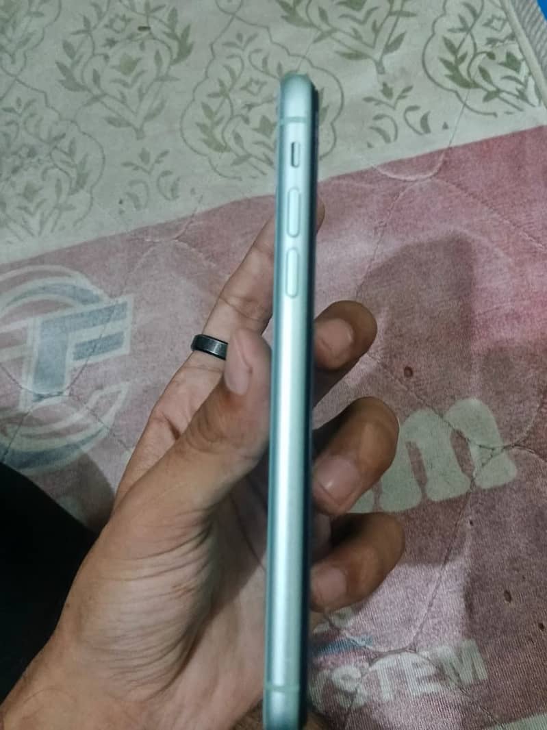 Apple iPhone 11 0