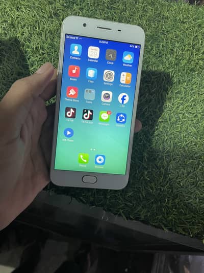 OPPO F1s