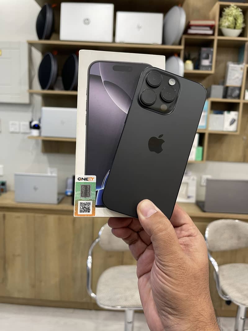 Apple iPhone 16 Pro 0