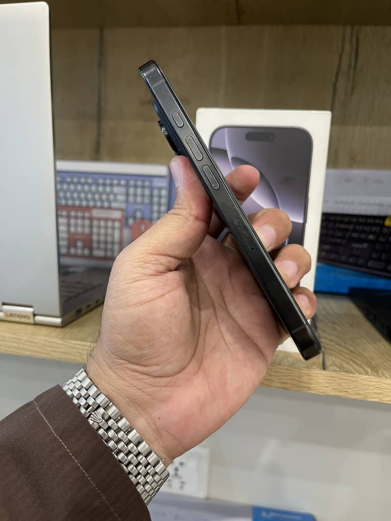 Apple iPhone 16 Pro 2