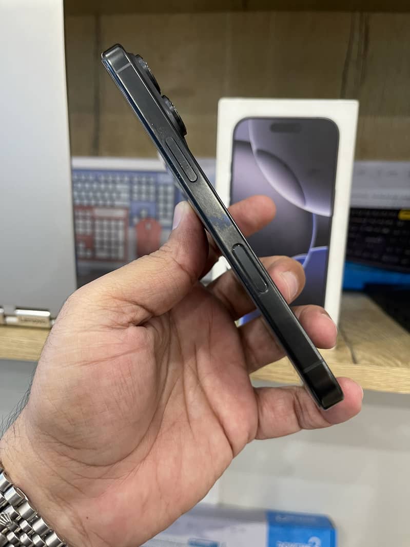 Apple iPhone 16 Pro 4