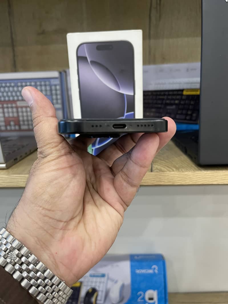Apple iPhone 16 Pro 5