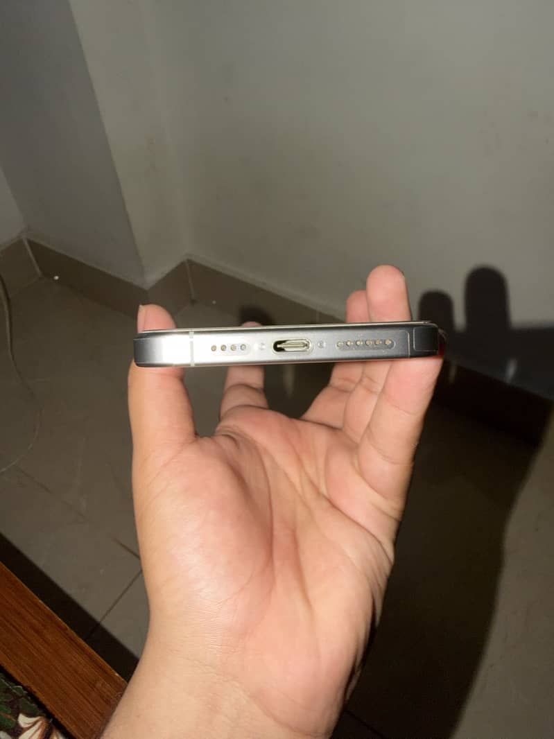 Apple iPhone 15 Pro Max 2