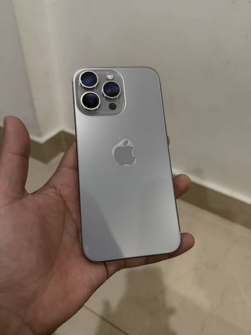 Apple iPhone 15 Pro Max 6