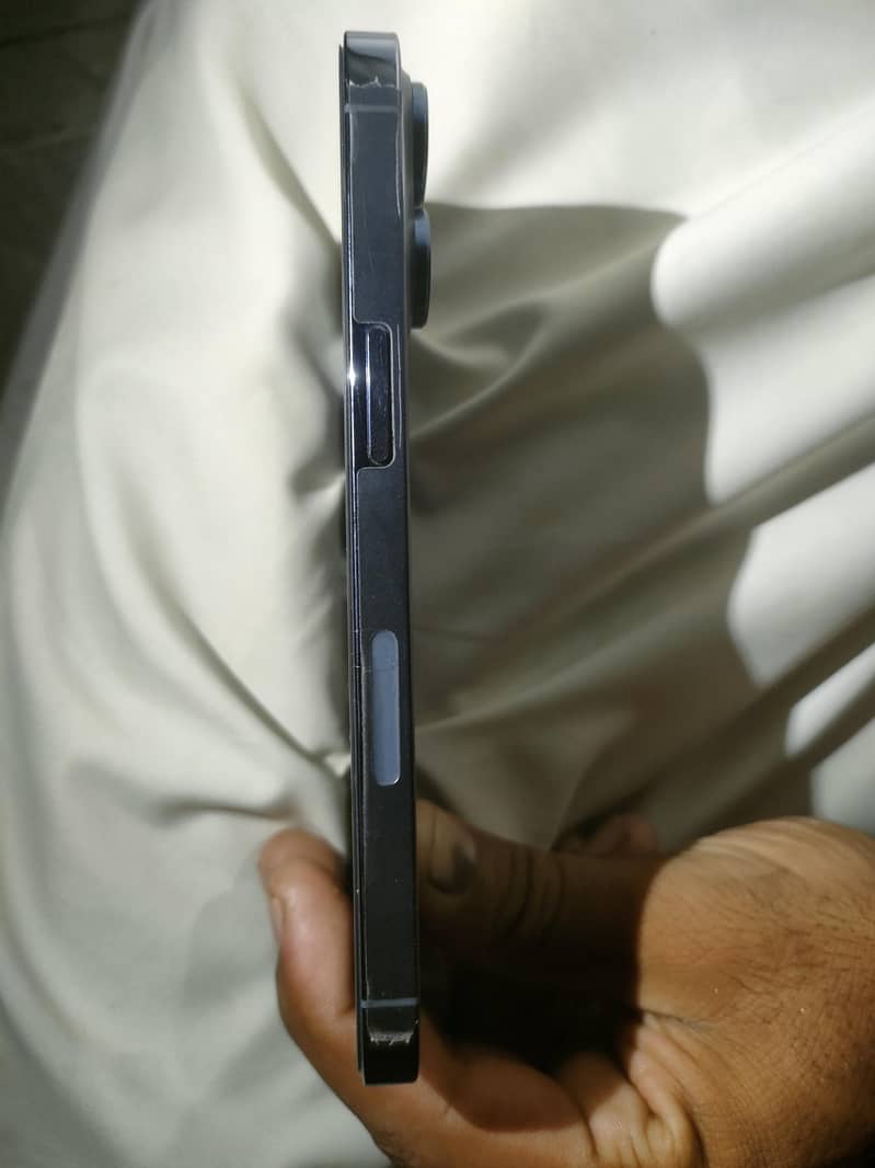 Apple iPhone 13 Pro 3