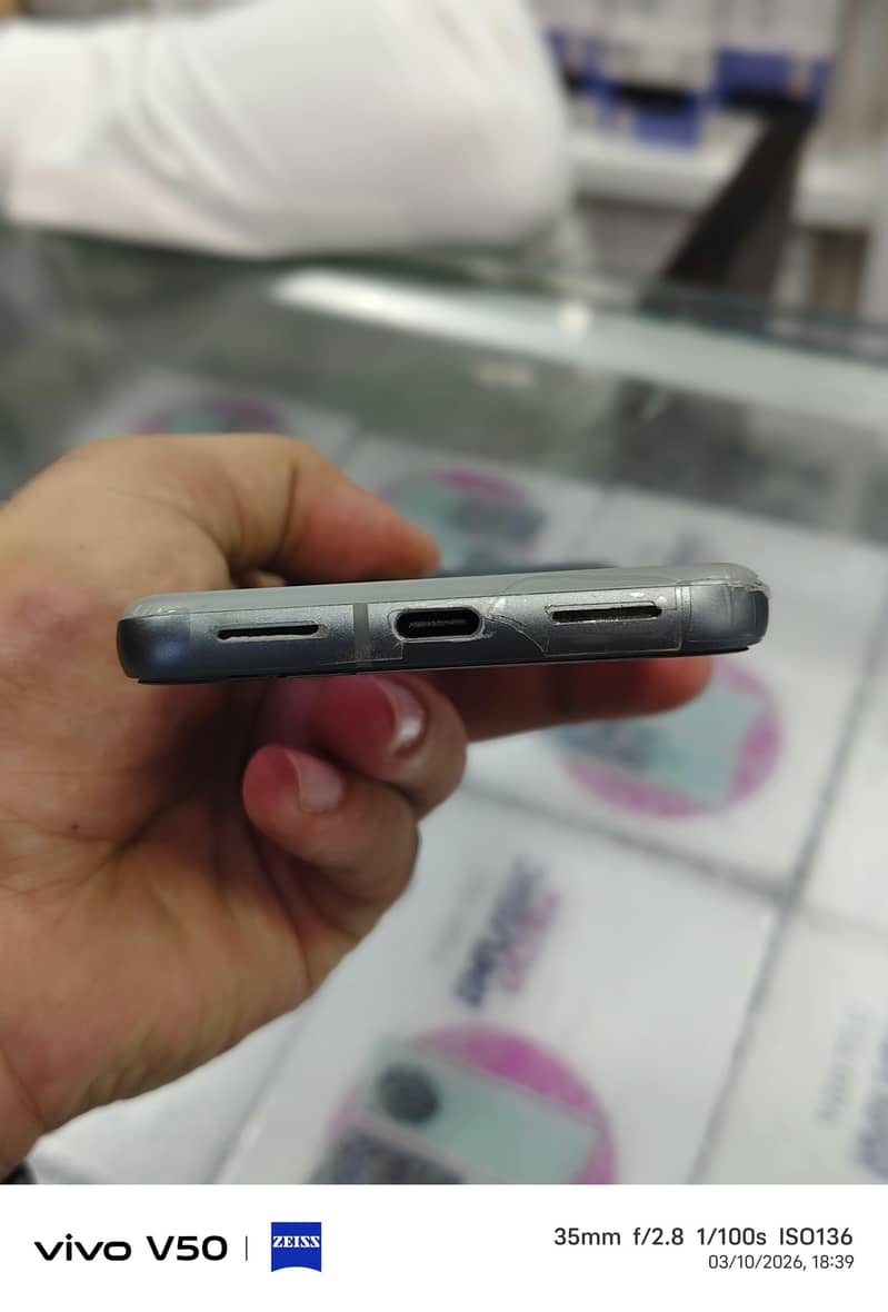 Google Pixel 8 4