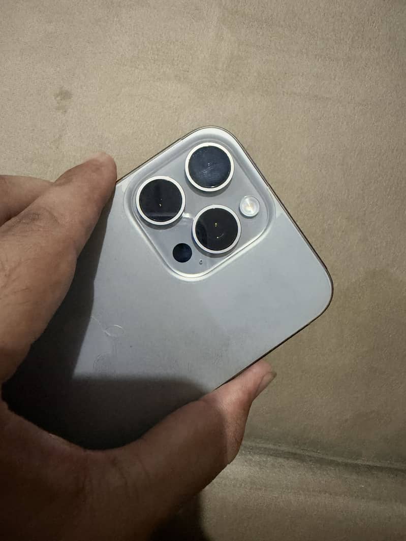 Apple iPhone 15 Pro Max 1