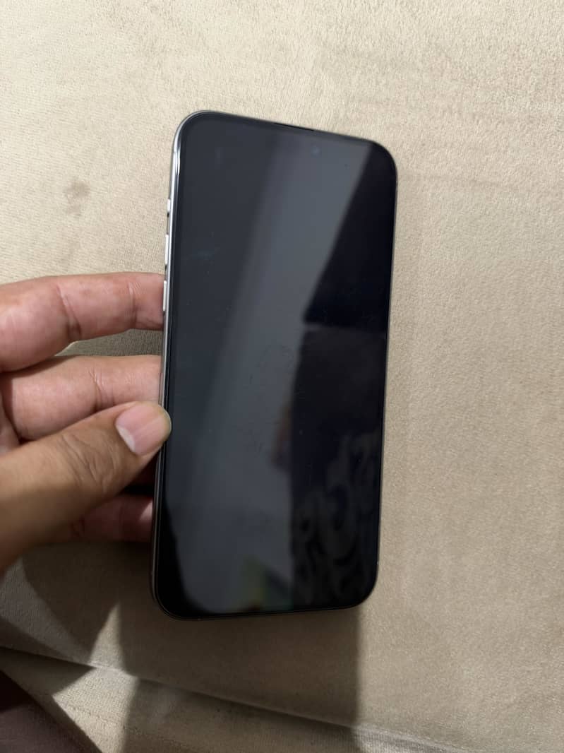 Apple iPhone 15 Pro Max 2