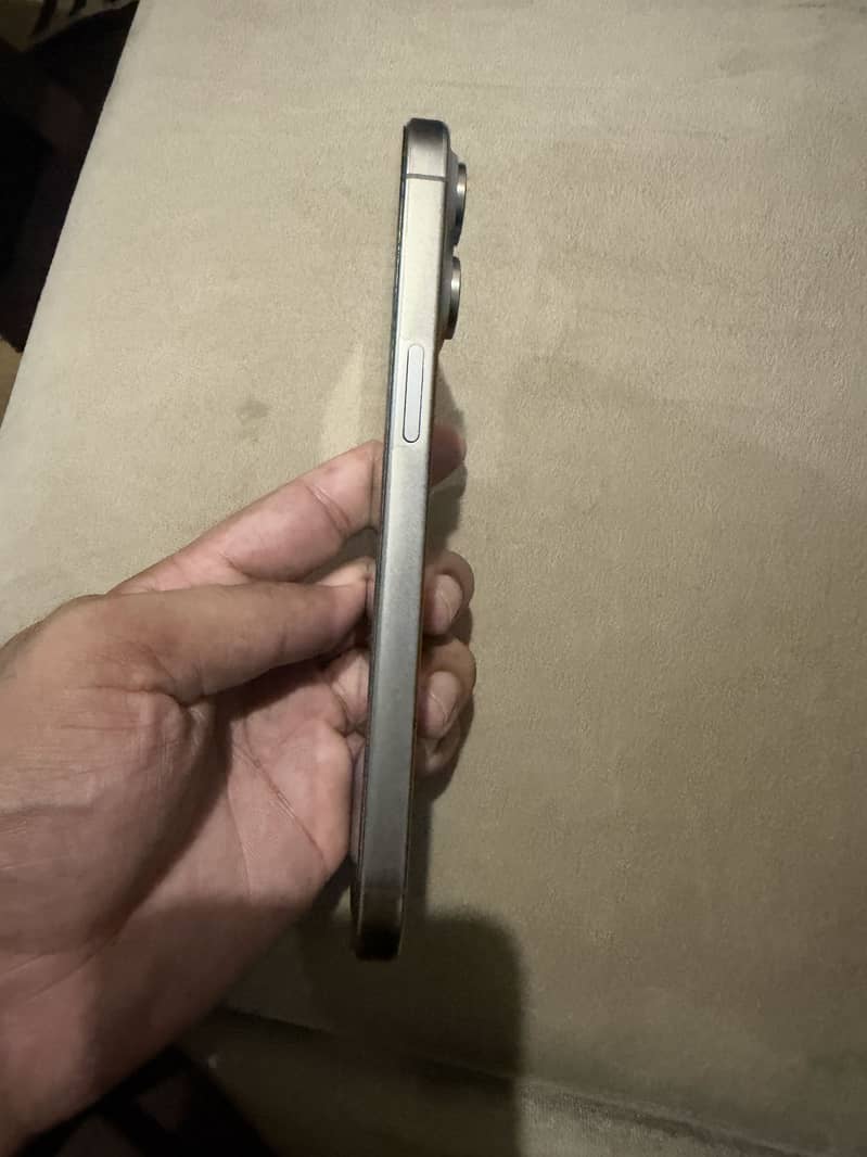 Apple iPhone 15 Pro Max 3