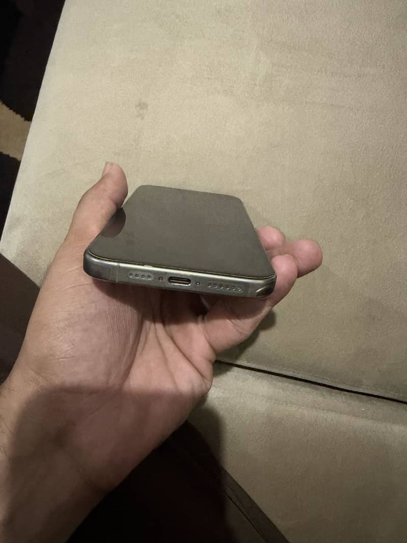 Apple iPhone 15 Pro Max 5