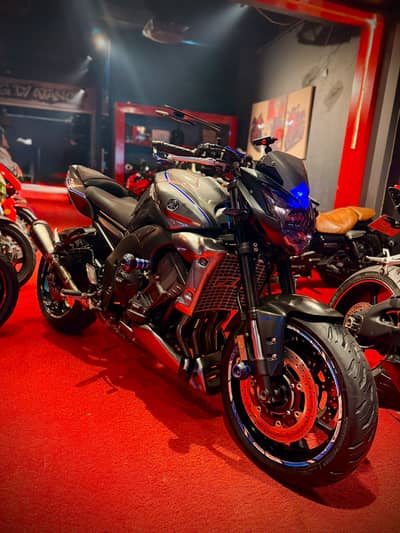 YAMAHA FZ8