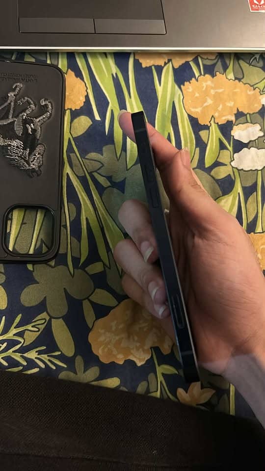 Apple iPhone 12 4