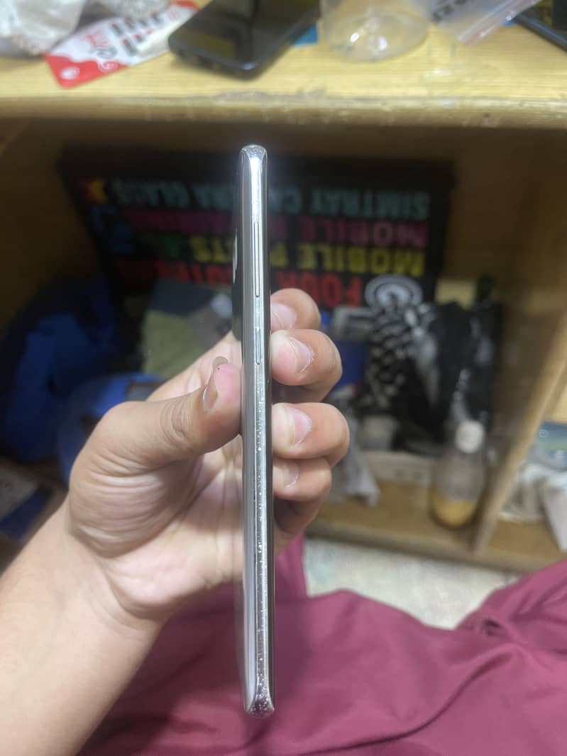 Samsung Mobile S8 Plus 3