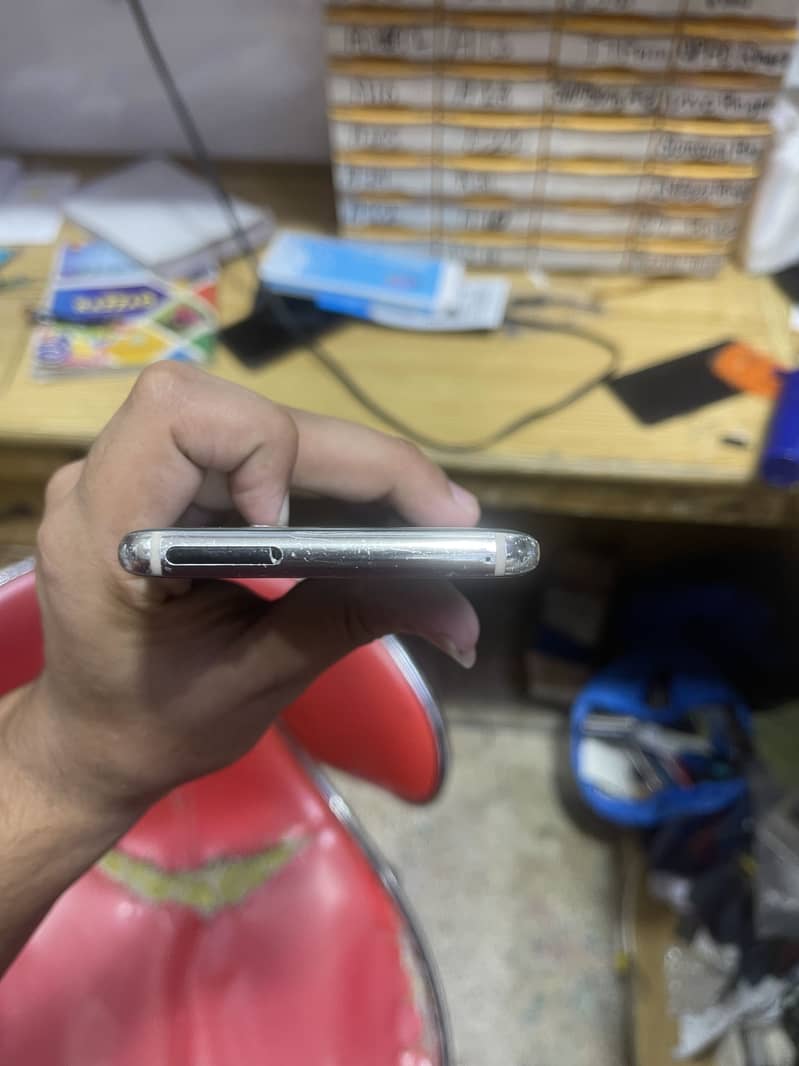Samsung Mobile S8 Plus 5
